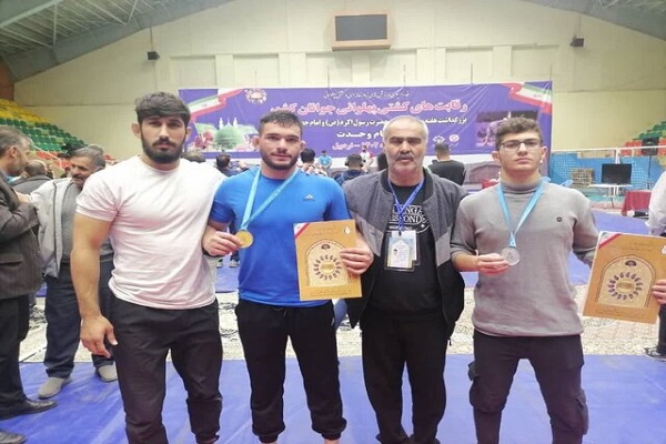 تیم کشتی پهلوانی جوانان آذربایجان‌ شرقی بر سکوی سوم مسابقات کشوری ایستاد