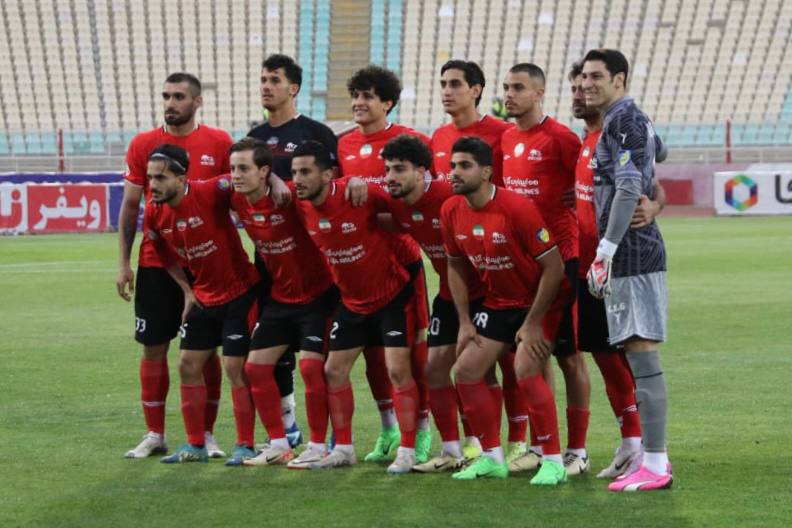 اولین واکنش نیمه رسمی به واگذاری تراکتور