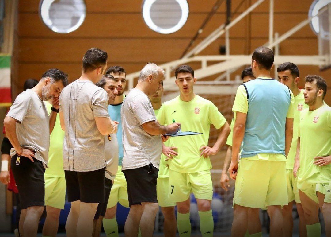 مس در راس مثلث قهرمانی