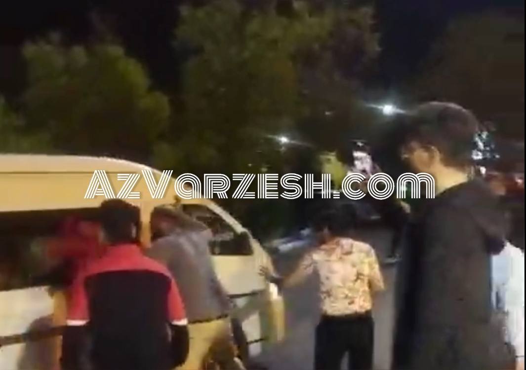 حمله هواداران خشمگین به ون بازیکنان تراکتور